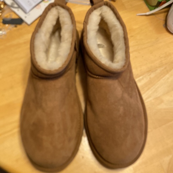 Ugg classic Ultra Mini Boot (Women - Picture 2 of 6